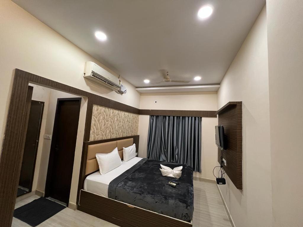 The Park Avenue - Business Class Near Railway Station Periyamet Lodge