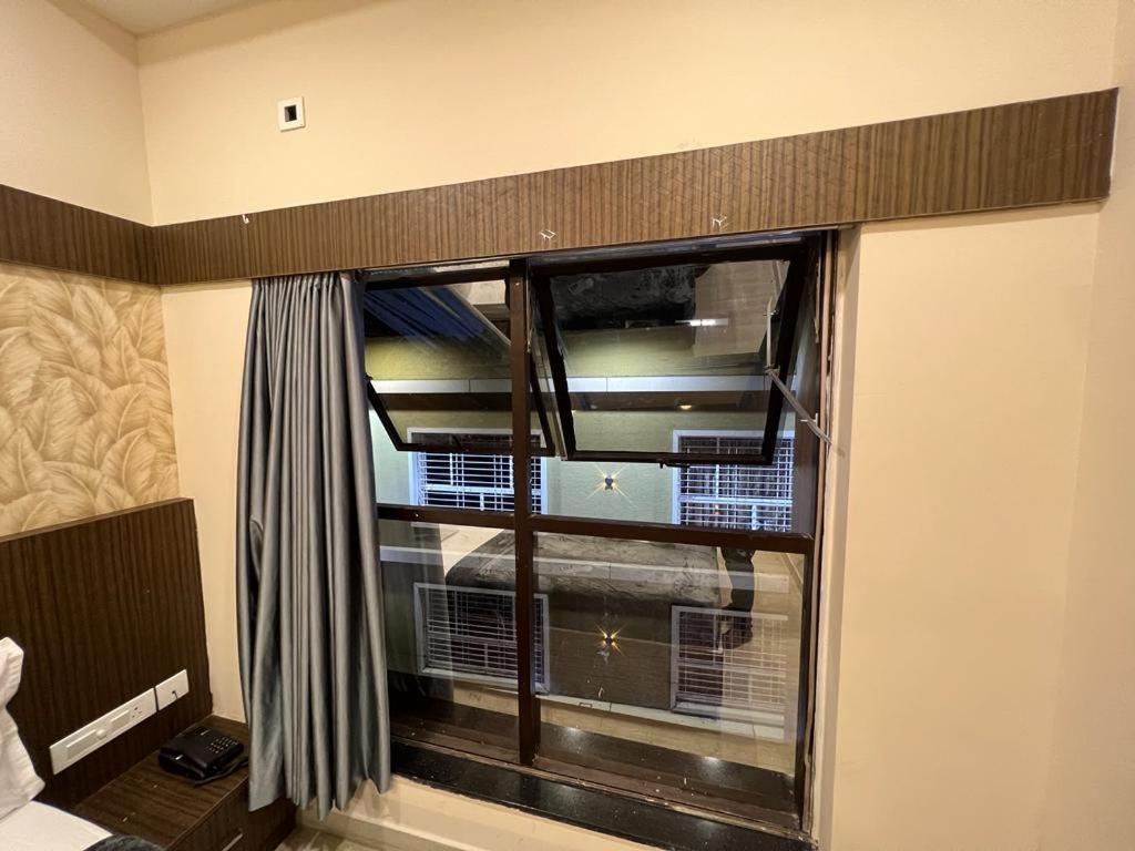 Lodge The Park Avenue - Business Class Near Railway Station Periyamet *