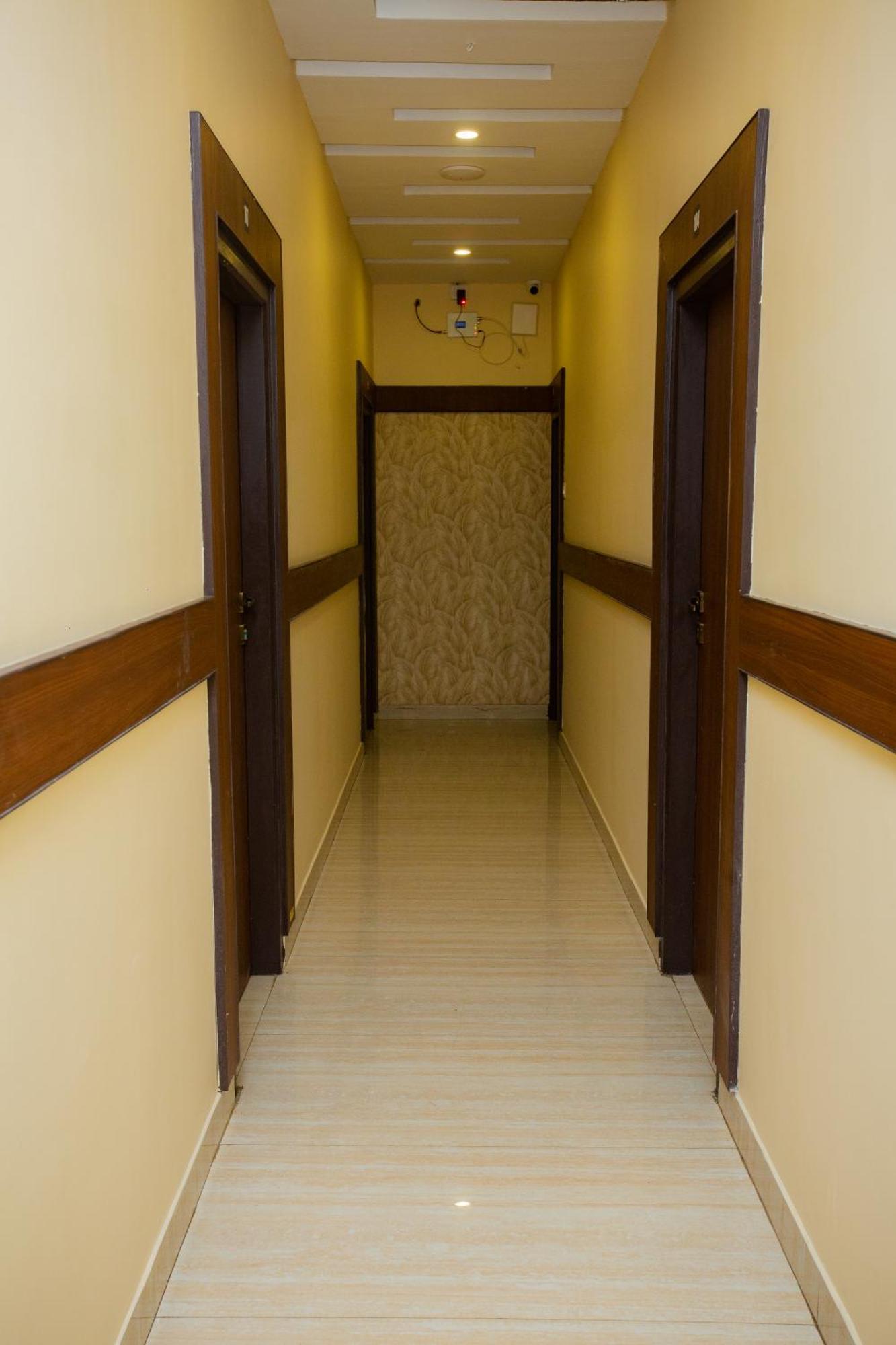 Lodge The Park Avenue - Business Class Near Railway Station Periyamet *
