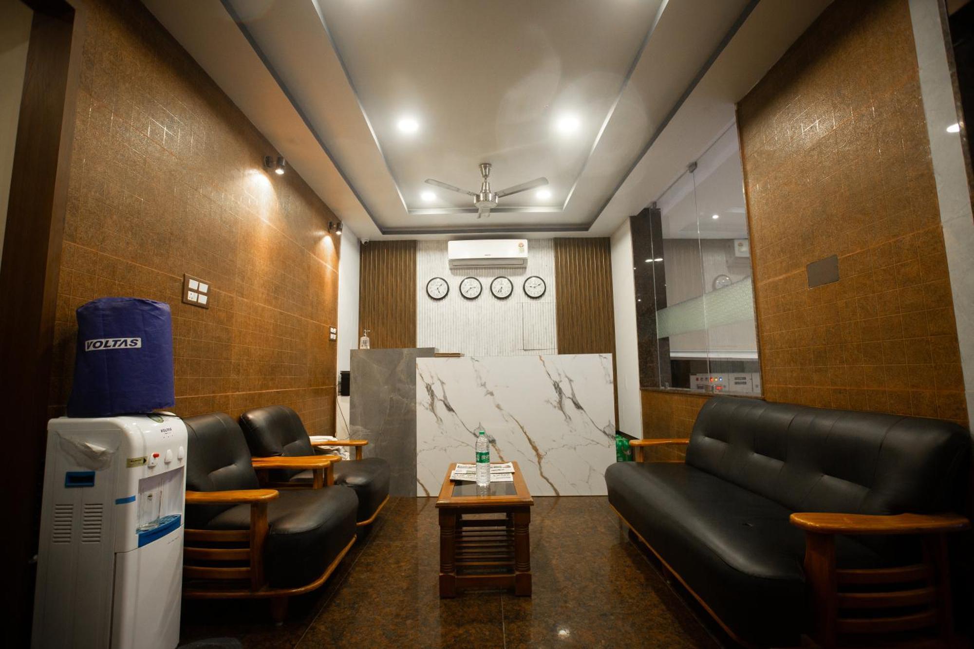 The Park Avenue - Business Class Near Railway Station Periyamet Lodge *