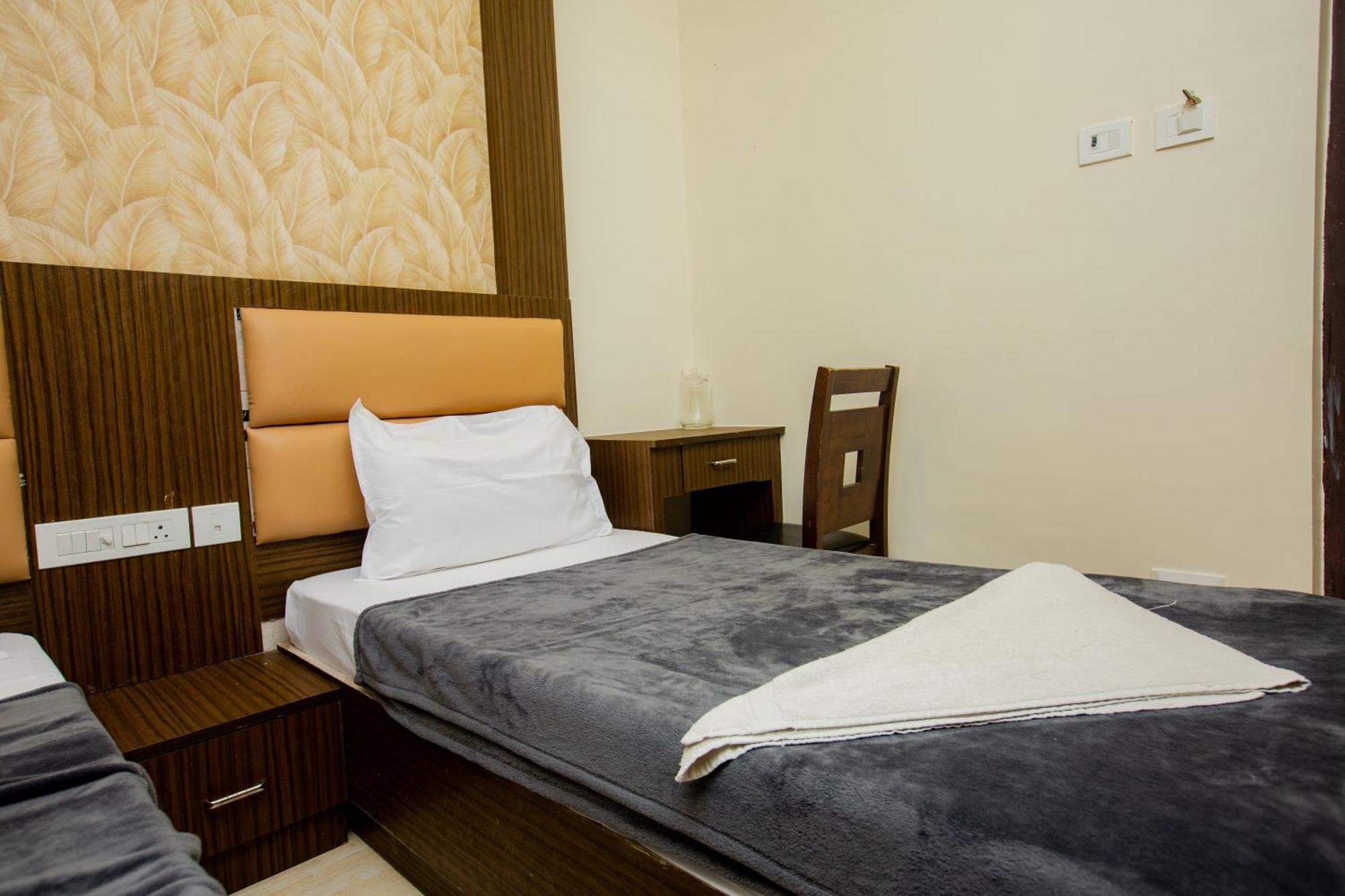 Lodge The Park Avenue - Business Class Near Railway Station Periyamet Chennai