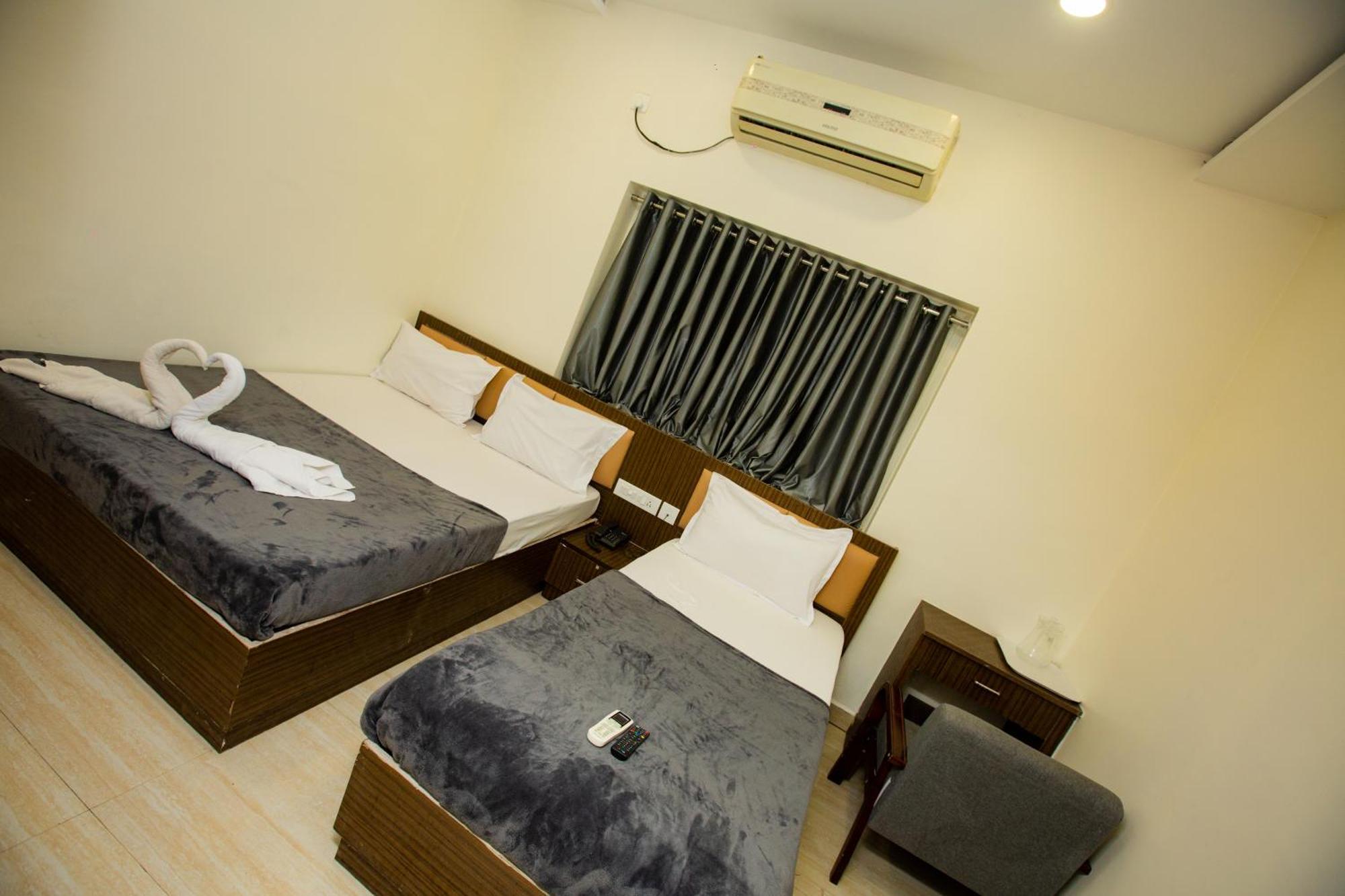 The Park Avenue - Business Class Near Railway Station Periyamet Lodge